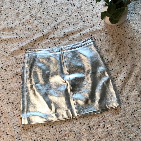 Forever 21 Futuristic Silver Pleather Mini Skirt - Picture 2 of 13